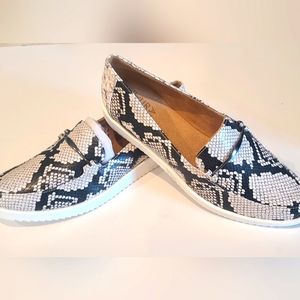 NWB Naturalizer Snakeskin Loafers
